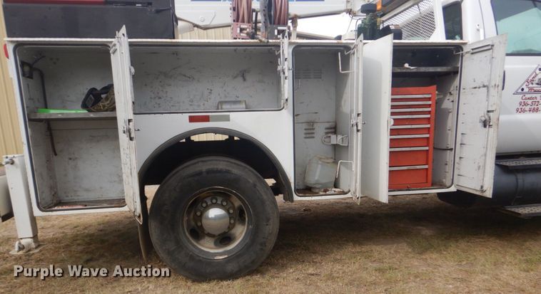 image for item DR2067 2005 Ford F750  utility / service truck