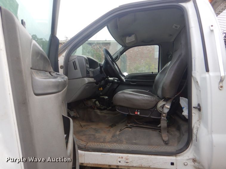 image for item DR2067 2005 Ford F750  utility / service truck