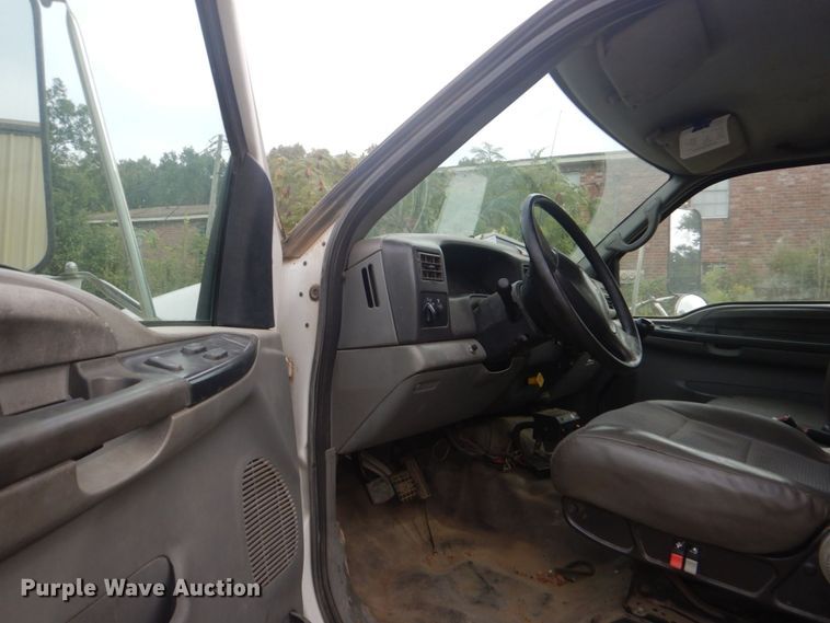 image for item DR2067 2005 Ford F750  utility / service truck