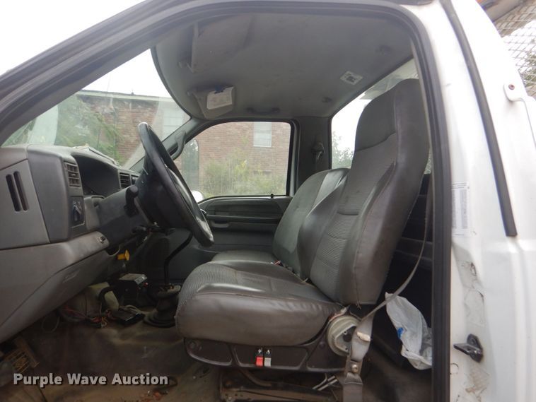 image for item DR2067 2005 Ford F750  utility / service truck