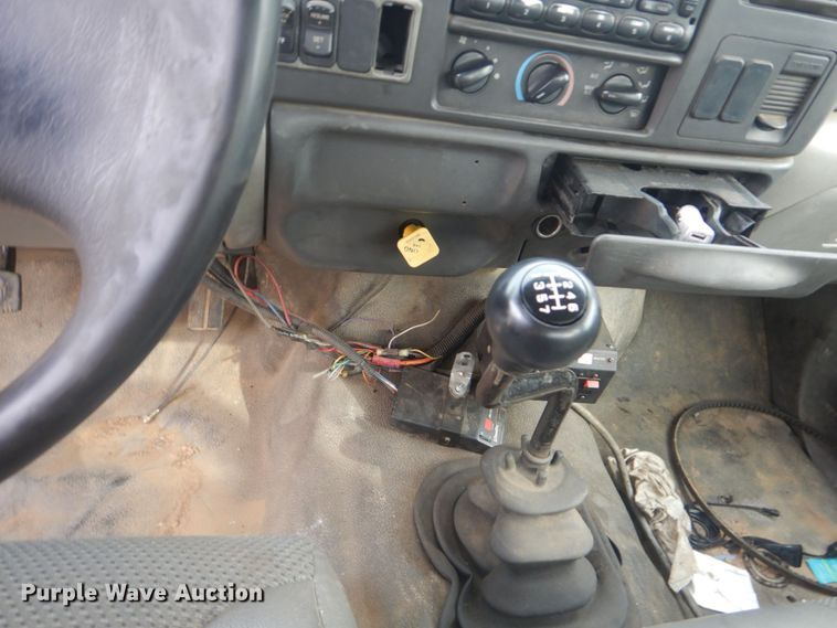 image for item DR2067 2005 Ford F750  utility / service truck