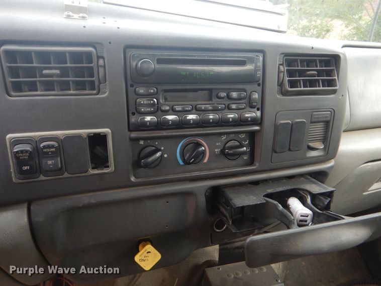 image for item DR2067 2005 Ford F750  utility / service truck