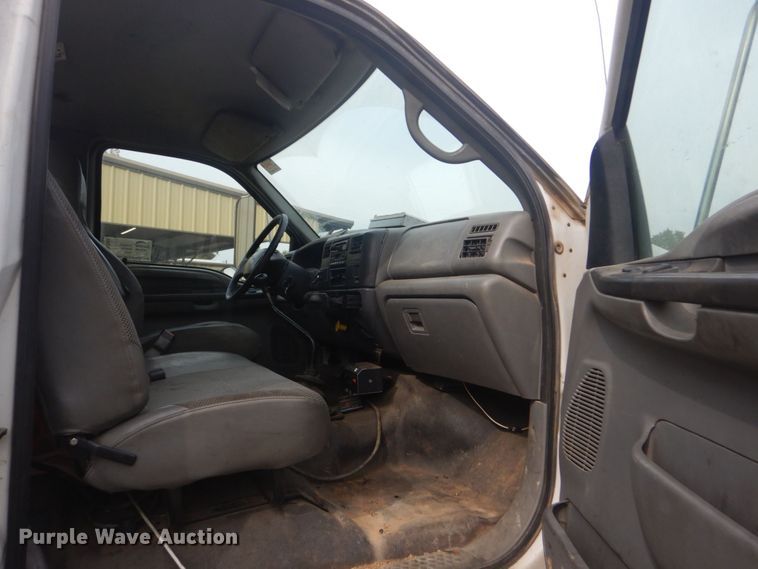 image for item DR2067 2005 Ford F750  utility / service truck