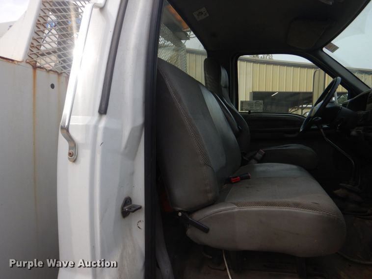 image for item DR2067 2005 Ford F750  utility / service truck