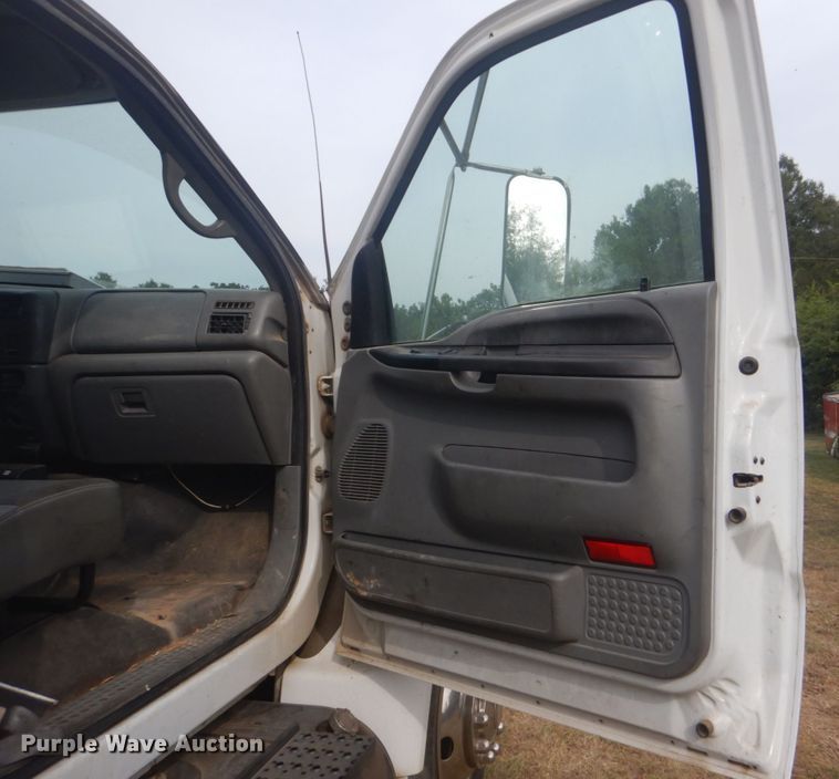 image for item DR2067 2005 Ford F750  utility / service truck