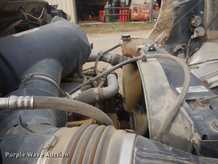 image for item DR2067 2005 Ford F750  utility / service truck