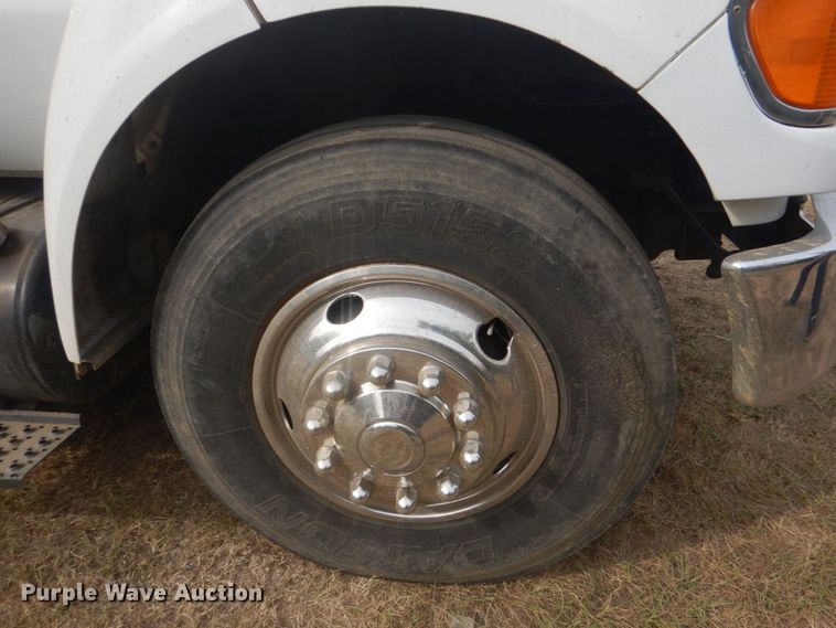 image for item DR2067 2005 Ford F750  utility / service truck