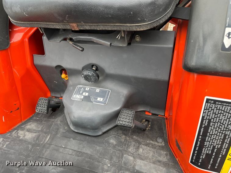 image for item DR7351 Kubota B2400  MFWD tractor