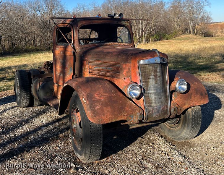 image for item DR7353 White Super Power  truck cab and chassis