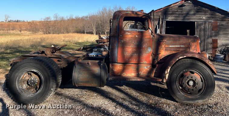 image for item DR7353 White Super Power  truck cab and chassis