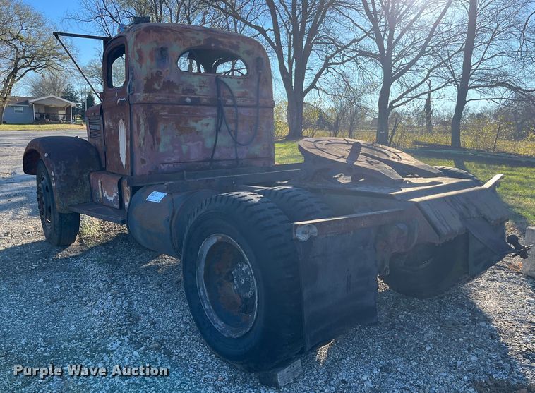 image for item DR7353 White Super Power  truck cab and chassis