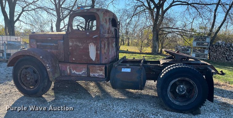 image for item DR7353 White Super Power  truck cab and chassis