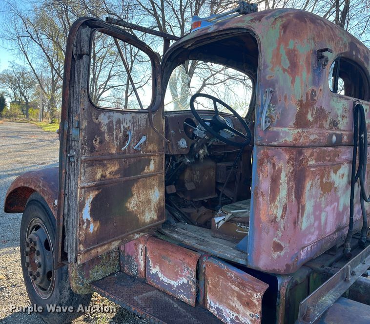 image for item DR7353 White Super Power  truck cab and chassis