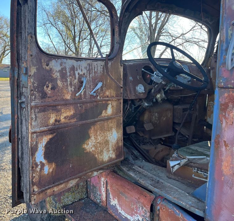 image for item DR7353 White Super Power  truck cab and chassis