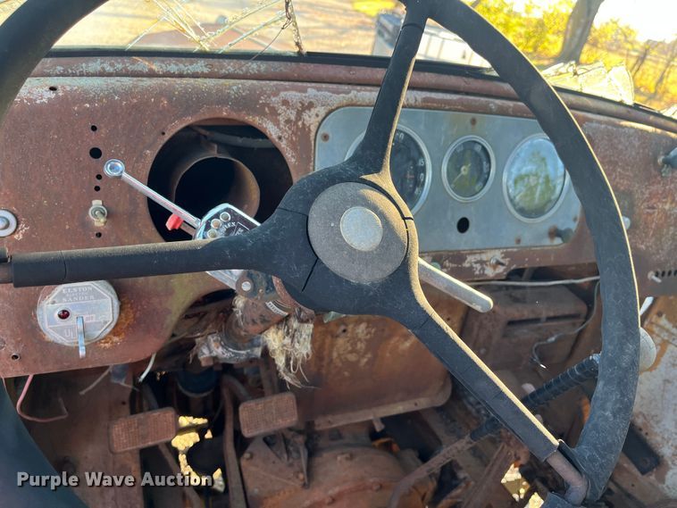 image for item DR7353 White Super Power  truck cab and chassis