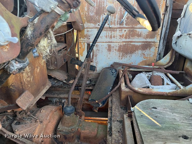 image for item DR7353 White Super Power  truck cab and chassis