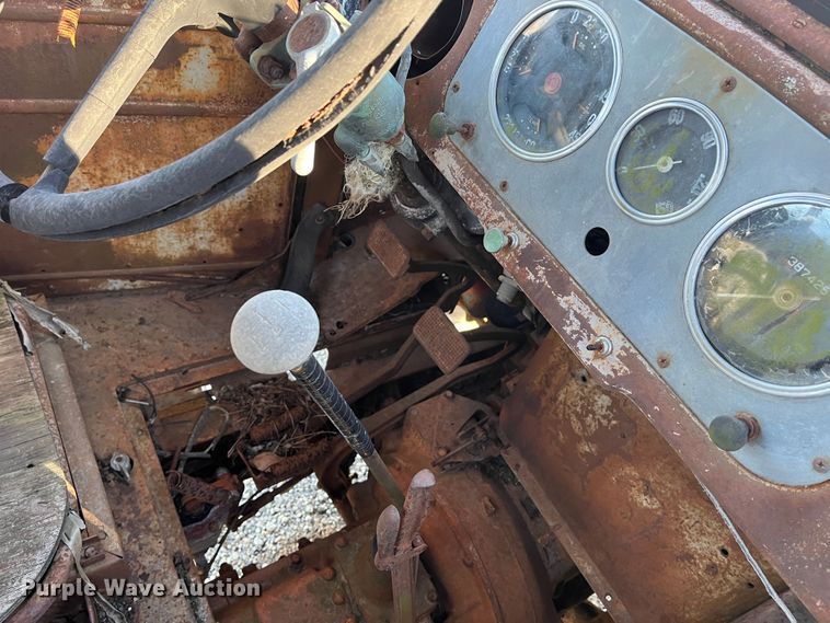 image for item DR7353 White Super Power  truck cab and chassis