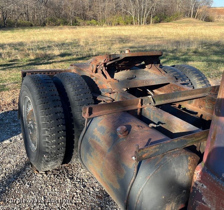 image for item DR7353 White Super Power  truck cab and chassis