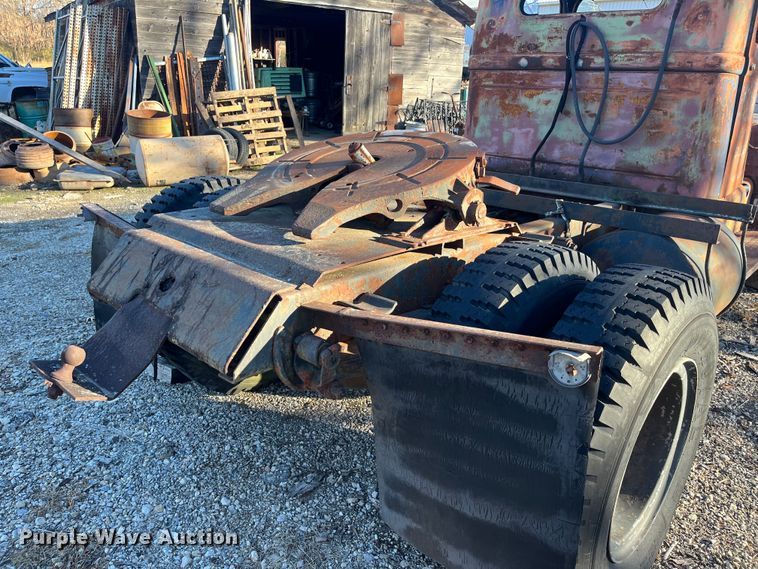 image for item DR7353 White Super Power  truck cab and chassis