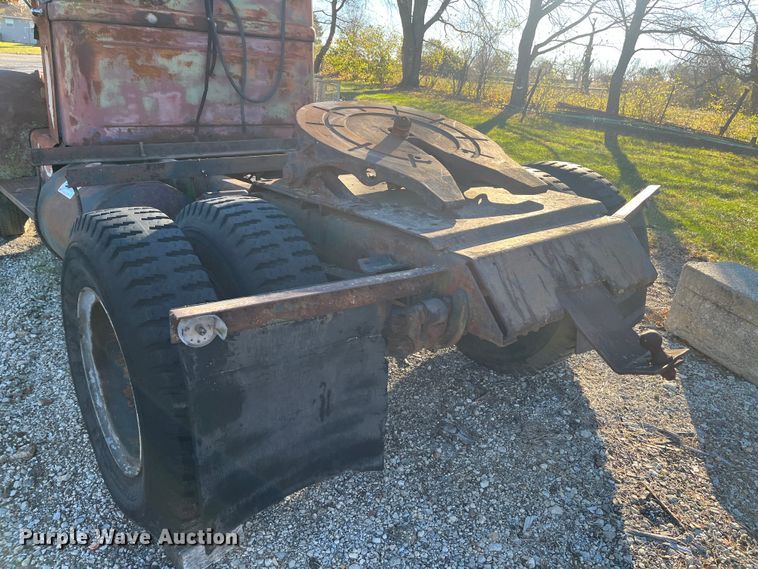 image for item DR7353 White Super Power  truck cab and chassis