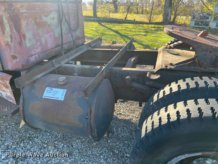 image for item DR7353 White Super Power  truck cab and chassis