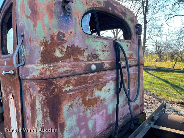 image for item DR7353 White Super Power  truck cab and chassis