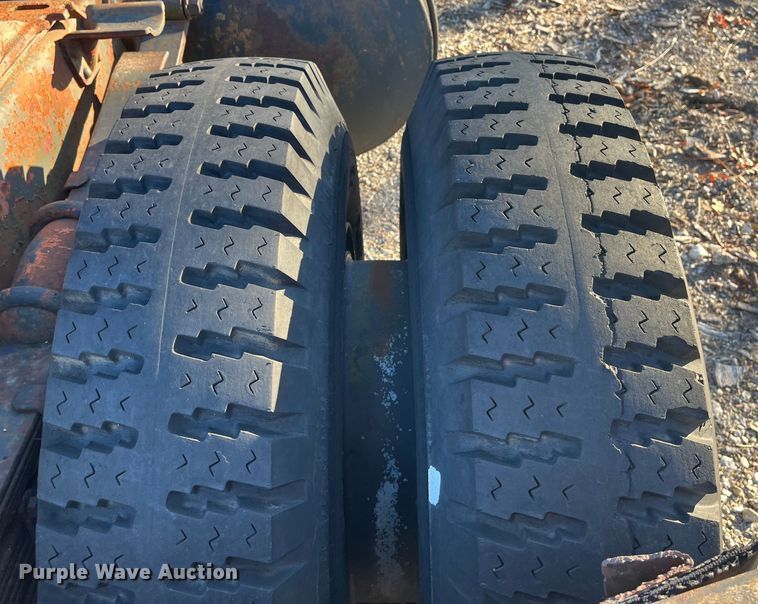 image for item DR7353 White Super Power  truck cab and chassis