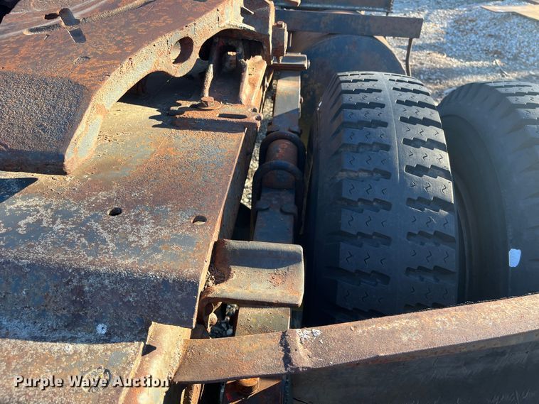 image for item DR7353 White Super Power  truck cab and chassis