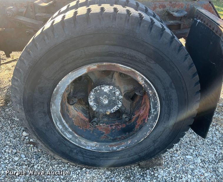 image for item DR7353 White Super Power  truck cab and chassis