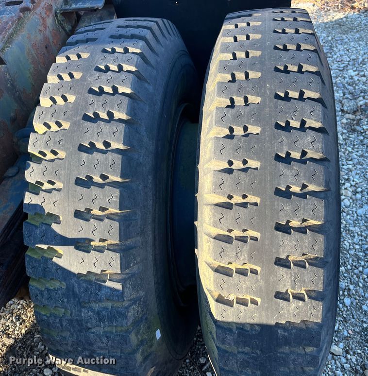 image for item DR7353 White Super Power  truck cab and chassis