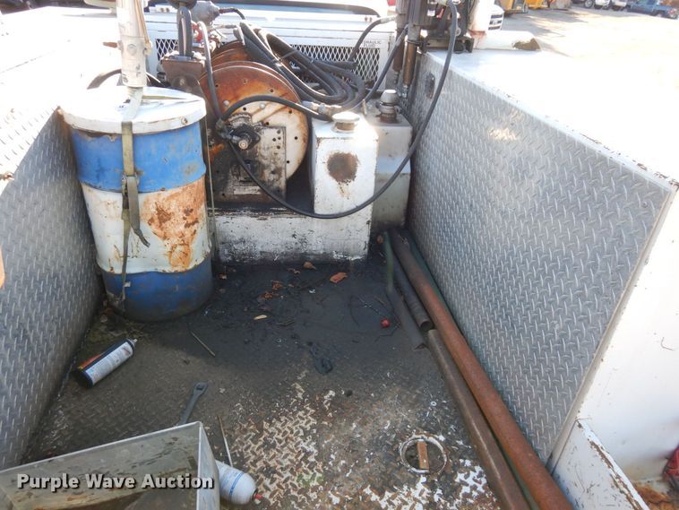 image for item DS1510 2000 Ford F550 Super Duty XL  utility / service truck