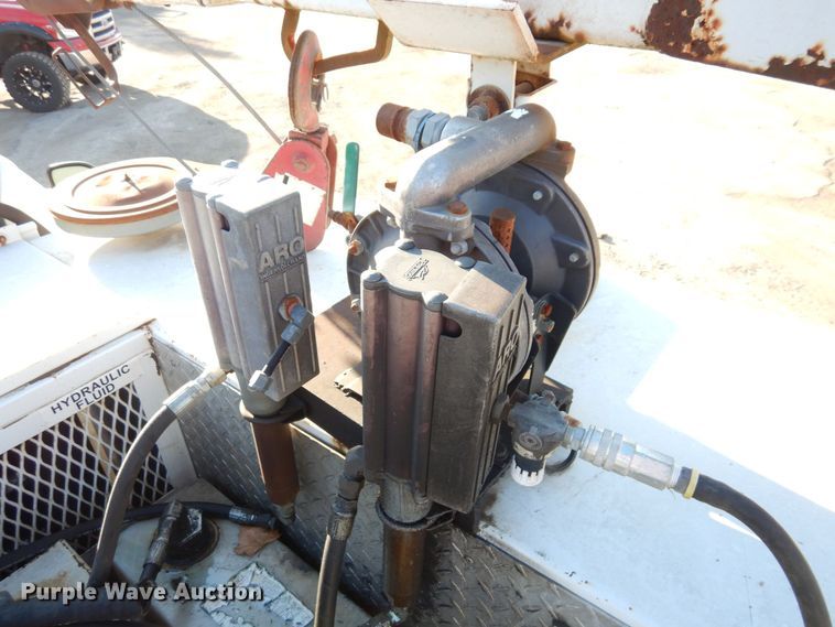 image for item DS1510 2000 Ford F550 Super Duty XL  utility / service truck