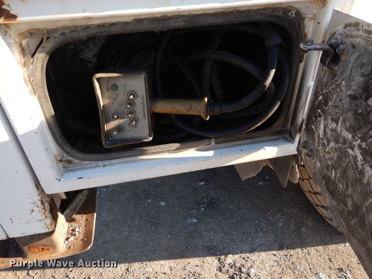 image for item DS1510 2000 Ford F550 Super Duty XL  utility / service truck