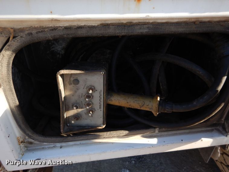 image for item DS1510 2000 Ford F550 Super Duty XL  utility / service truck