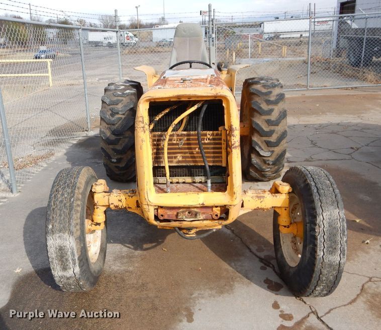 image for item DS6301 International 2400A  tractor