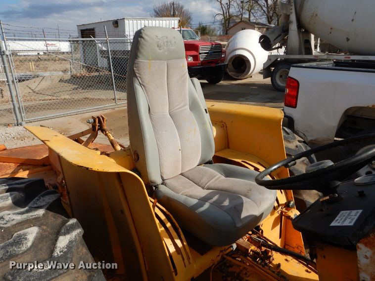 image for item DS6301 International 2400A  tractor