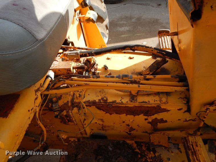 image for item DS6301 International 2400A  tractor