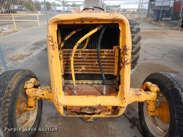 image for item DS6301 International 2400A  tractor