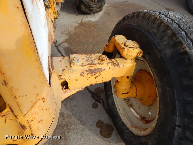 image for item DS6301 International 2400A  tractor