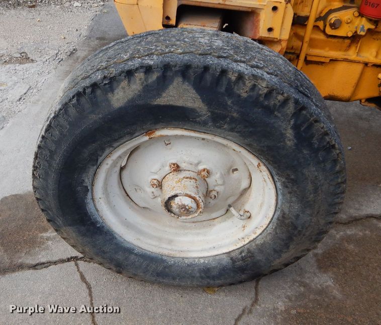 image for item DS6301 International 2400A  tractor