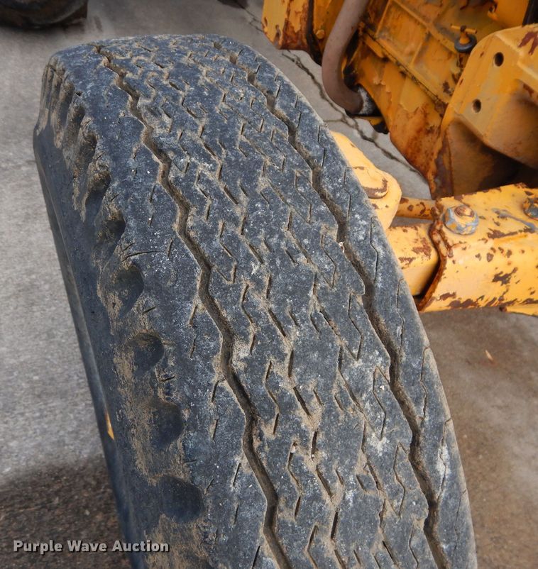 image for item DS6301 International 2400A  tractor