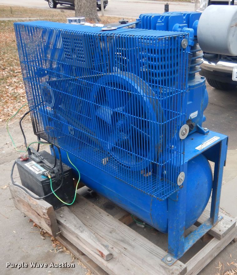 image for item HU9458 Quincy  air compressor