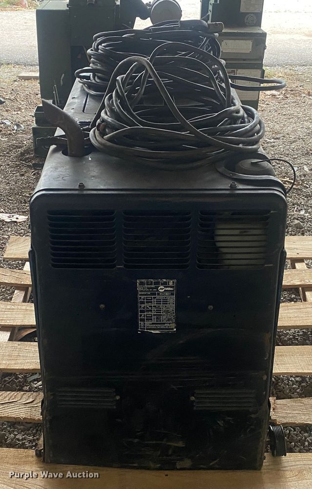 image for item IG9798 Miller Bobcat 250  welder/generator