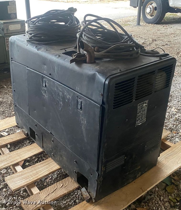 image for item IG9798 Miller Bobcat 250  welder/generator