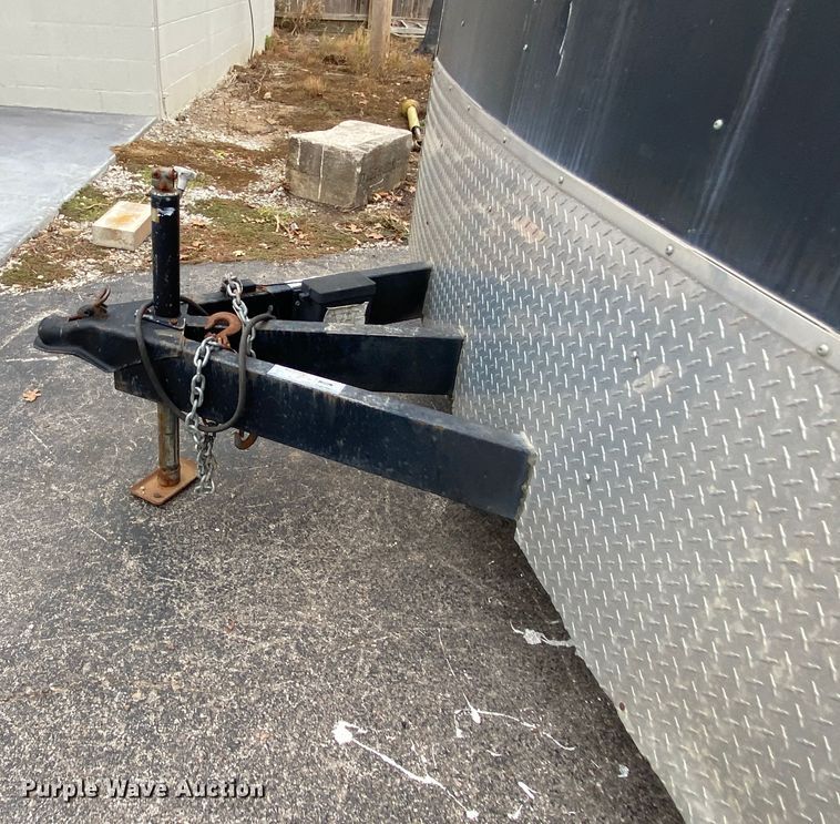 image for item IG9802 2007 Cargo Craft 85202  enclosed cargo trailer