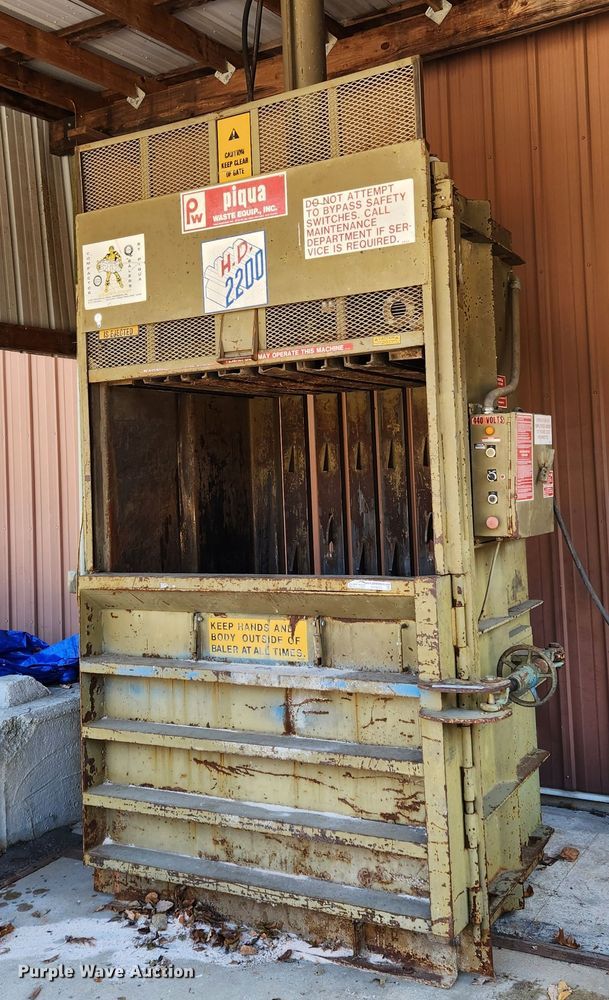 image for item JB9758 Piqua HD2200  vertical cardboard baler