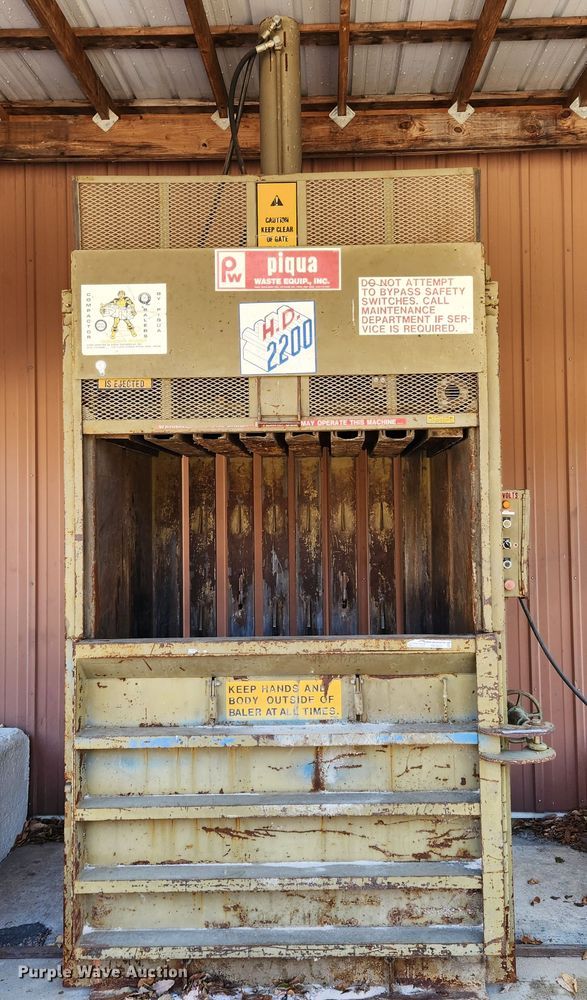 image for item JB9758 Piqua HD2200  vertical cardboard baler