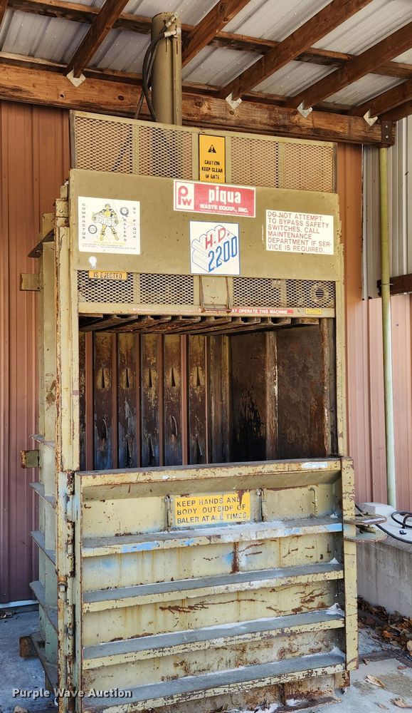 image for item JB9758 Piqua HD2200  vertical cardboard baler