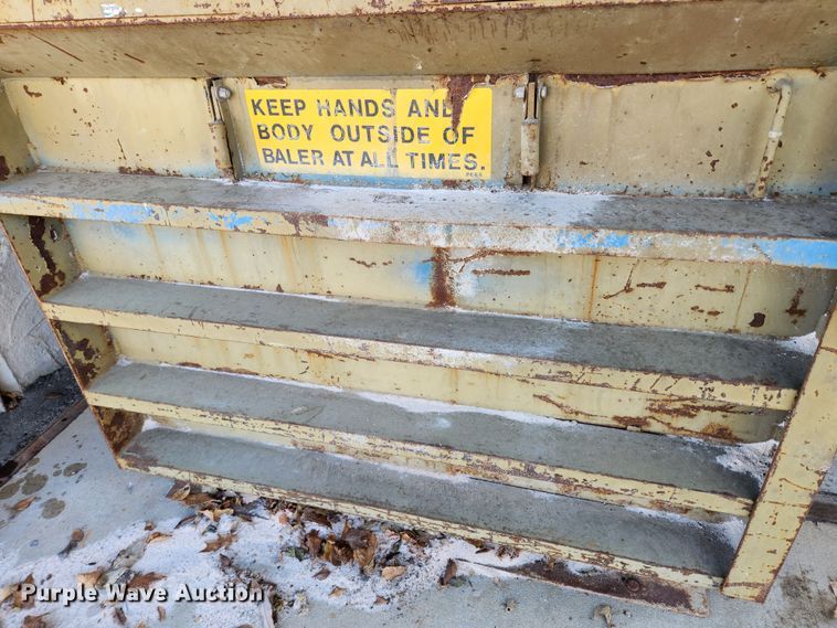 image for item JB9758 Piqua HD2200  vertical cardboard baler