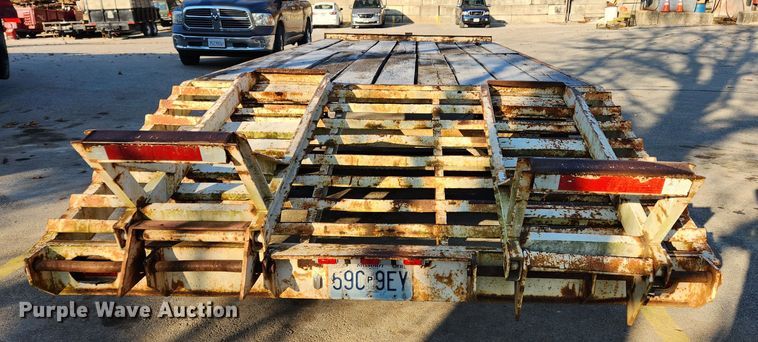 image for item JB9765 1986 Cronkhite  equipment trailer